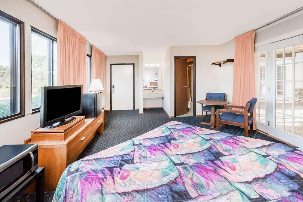 Knights Inn Mackinaw City Phòng bức ảnh