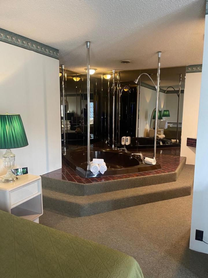 Knights Inn Mackinaw City Ngoại thất bức ảnh