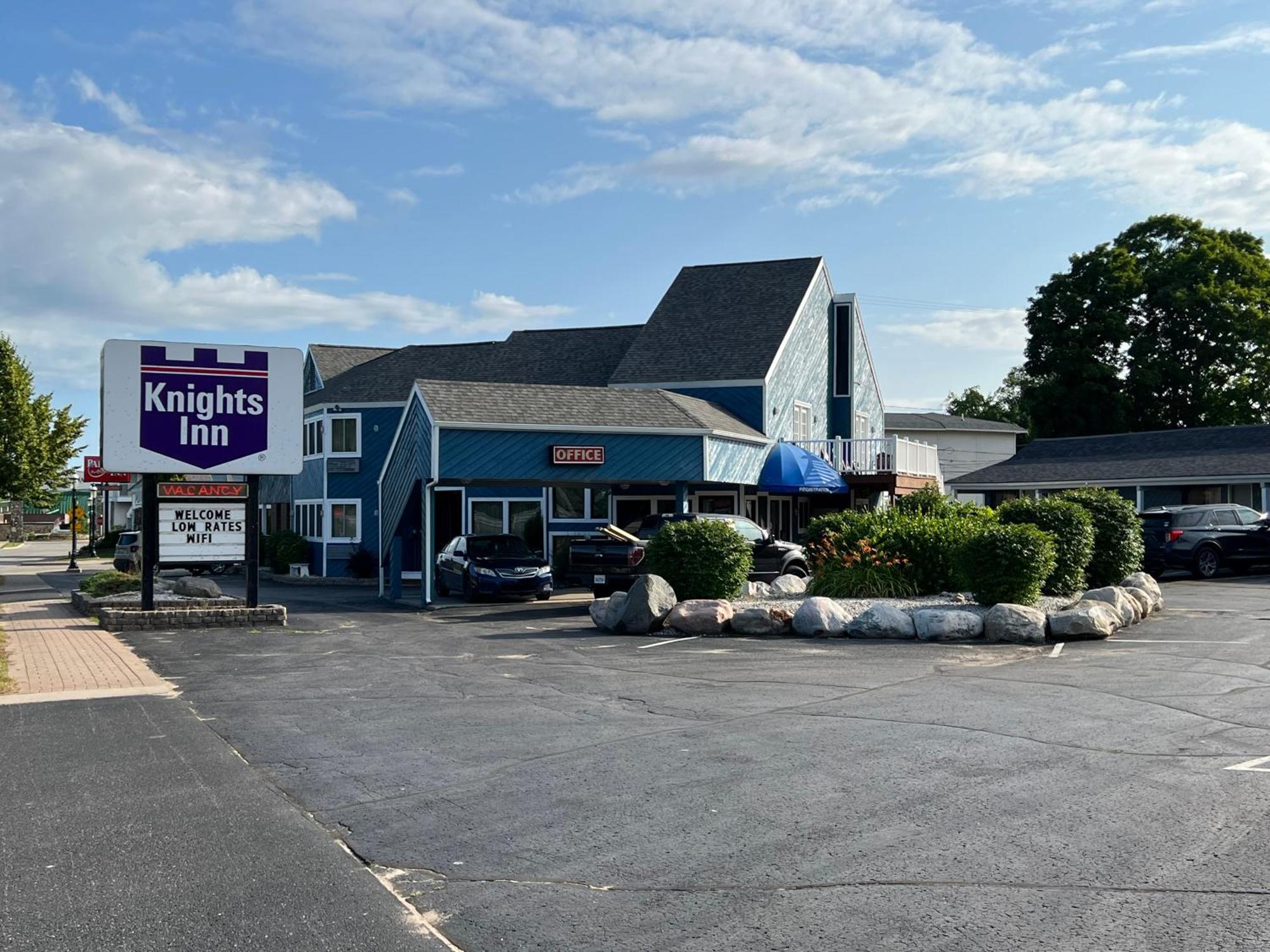 Knights Inn Mackinaw City Ngoại thất bức ảnh