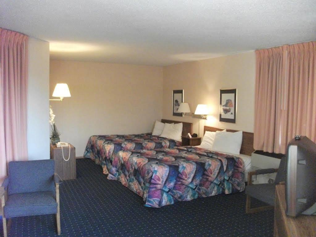 Knights Inn Mackinaw City Ngoại thất bức ảnh