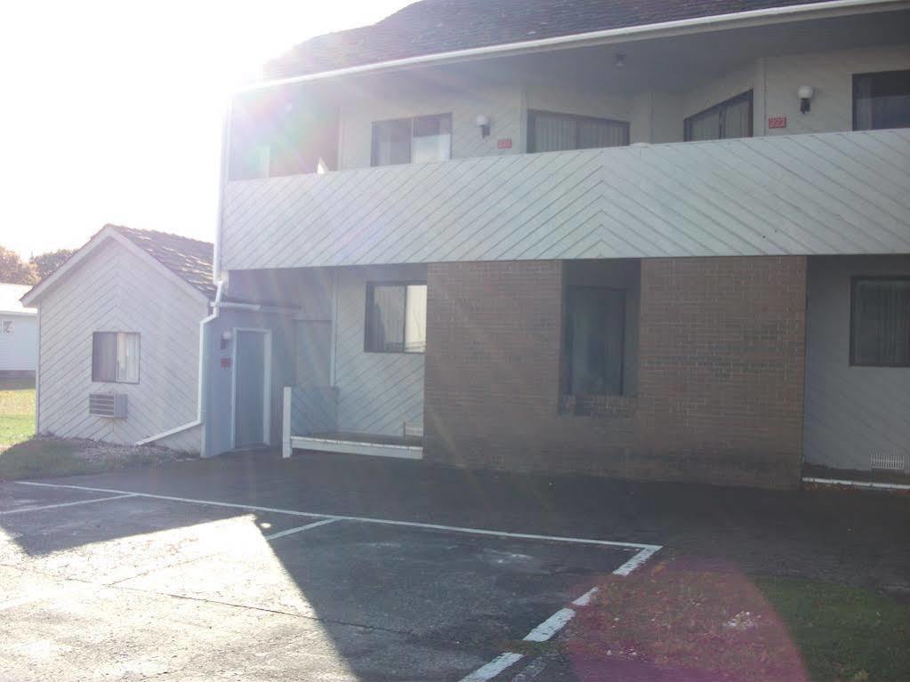Knights Inn Mackinaw City Ngoại thất bức ảnh