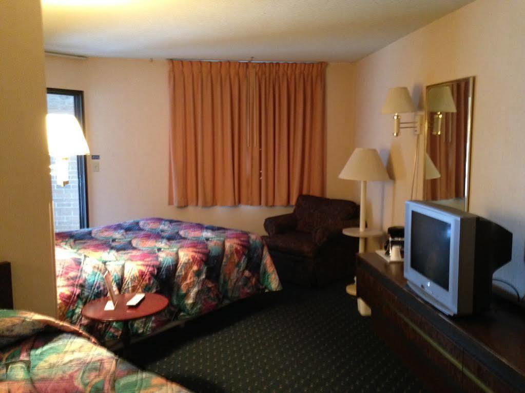 Knights Inn Mackinaw City Ngoại thất bức ảnh