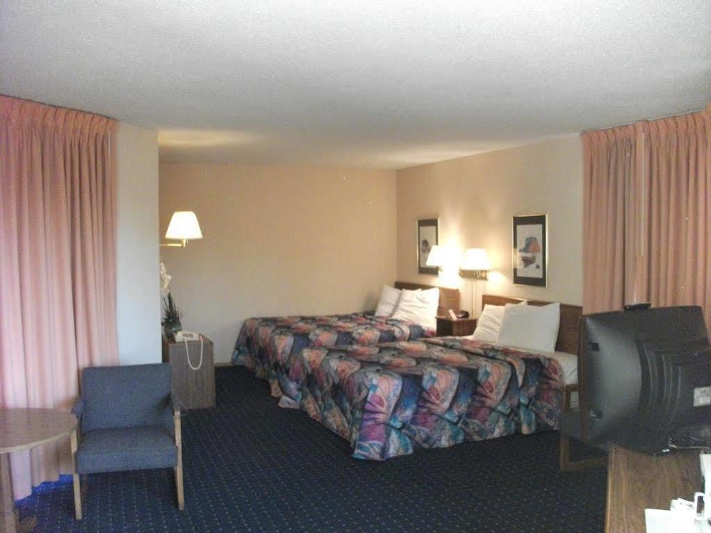 Knights Inn Mackinaw City Ngoại thất bức ảnh