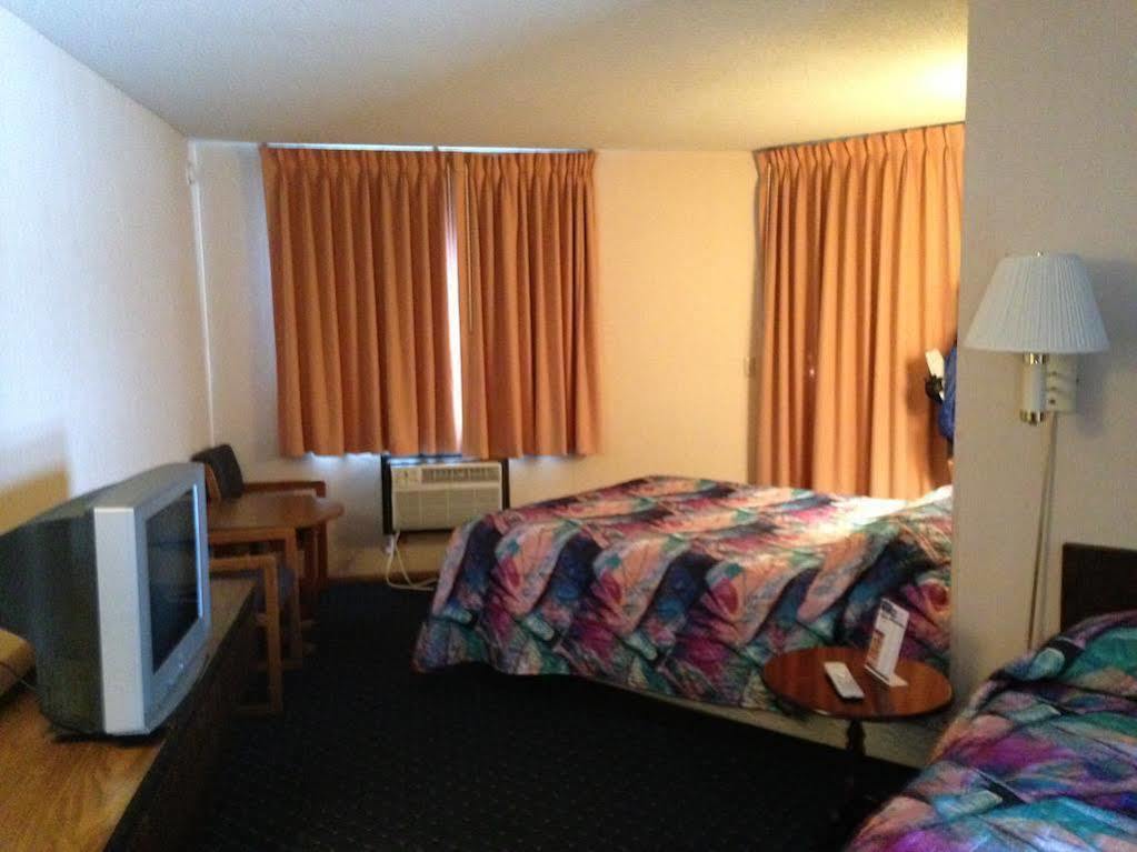 Knights Inn Mackinaw City Ngoại thất bức ảnh