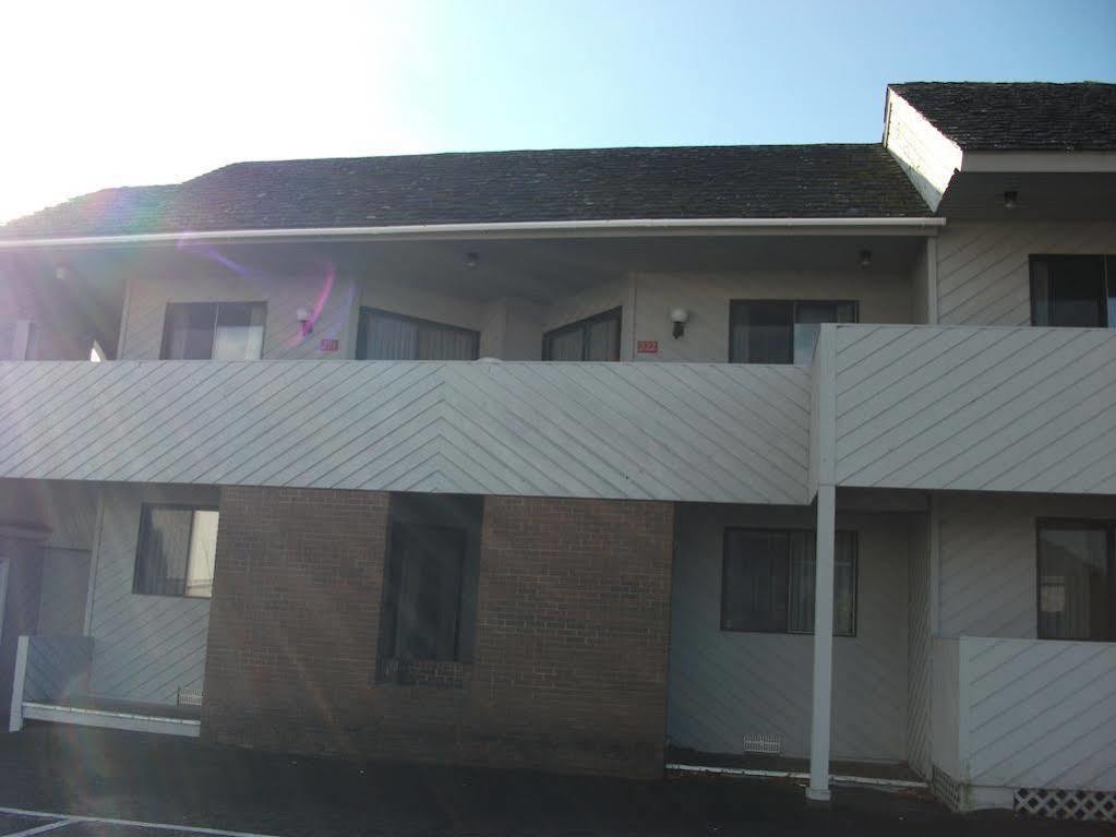 Knights Inn Mackinaw City Ngoại thất bức ảnh